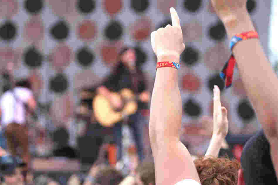 Fans convey their love for The Avett Brothers. 