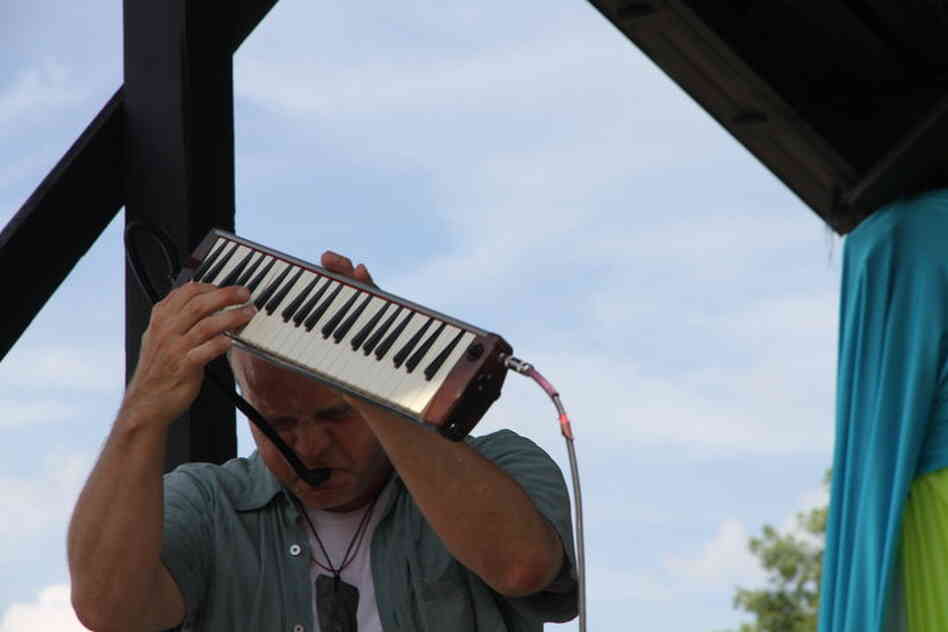 Mike Katzif, Bonnaroo 2010: Medeski Martin And Wood live from the "Other" Tent