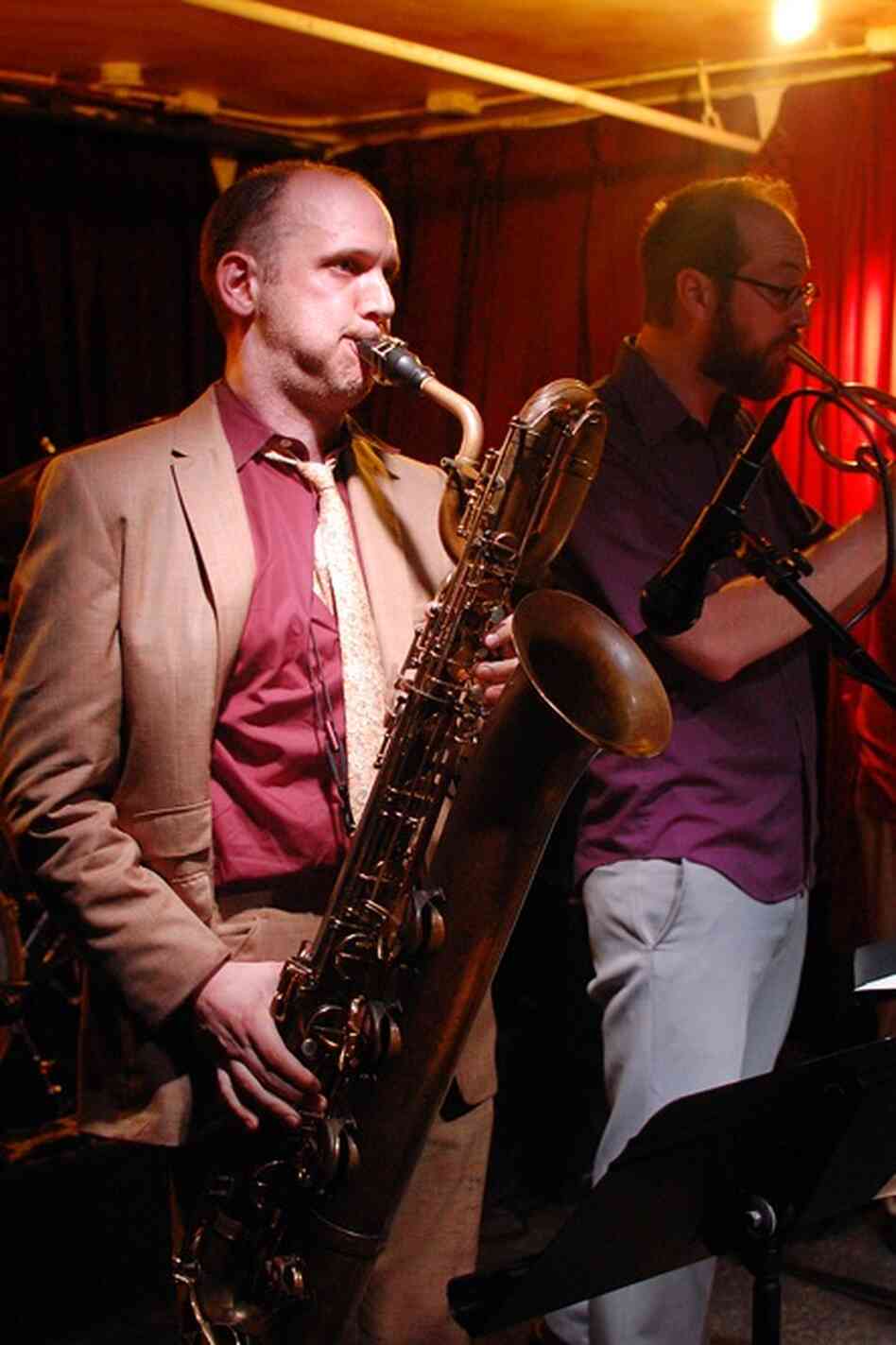 Baritone saxophonist Josh Sinton leads a band called Ideal Bread, a Steve Lacy repertory ensemble. With cornetist Kirk Knuffke, the group led off Sunday's lineup at Kenny's Castaways.