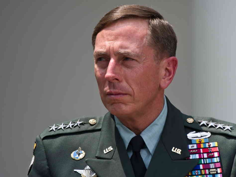 US Gen. David Petraeus listens to Presid US Gen. David Petraeus listens to Presid