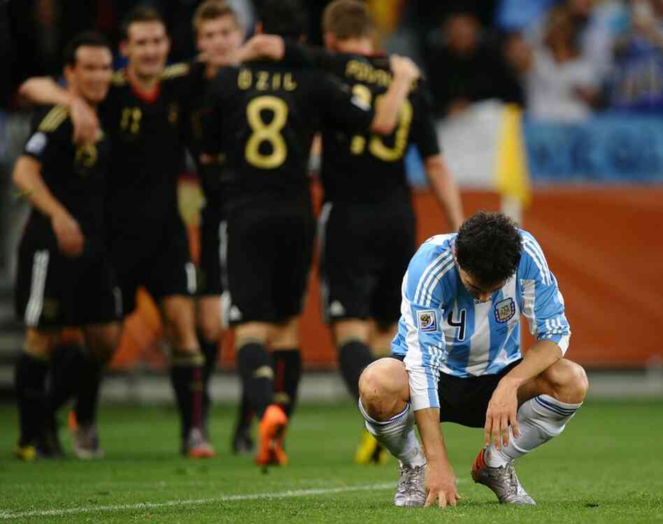 Argentina's defender Nicolas Burdisso (right) reacts with defeat after Germany scored its fourth goal. 