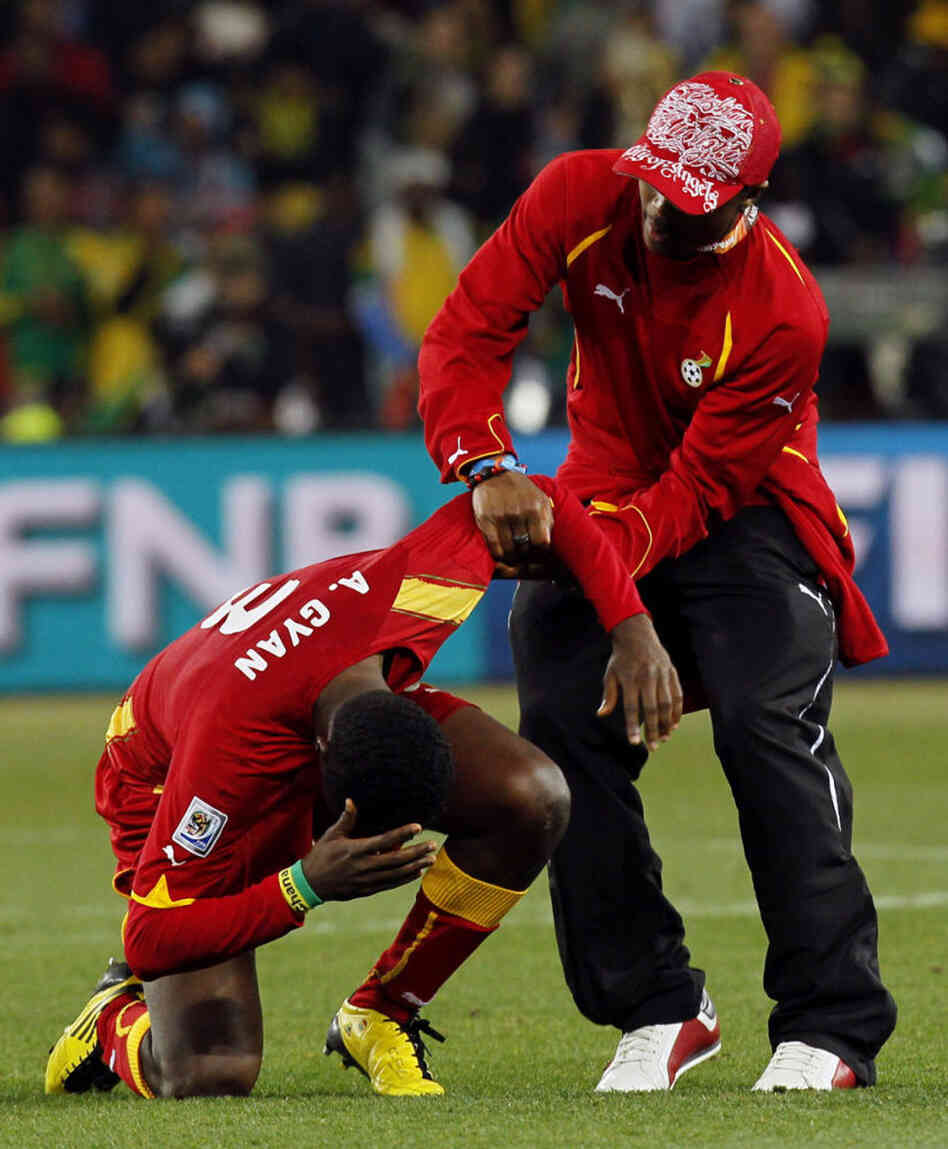 Asamoah Gyan cries after losing to Uruguay