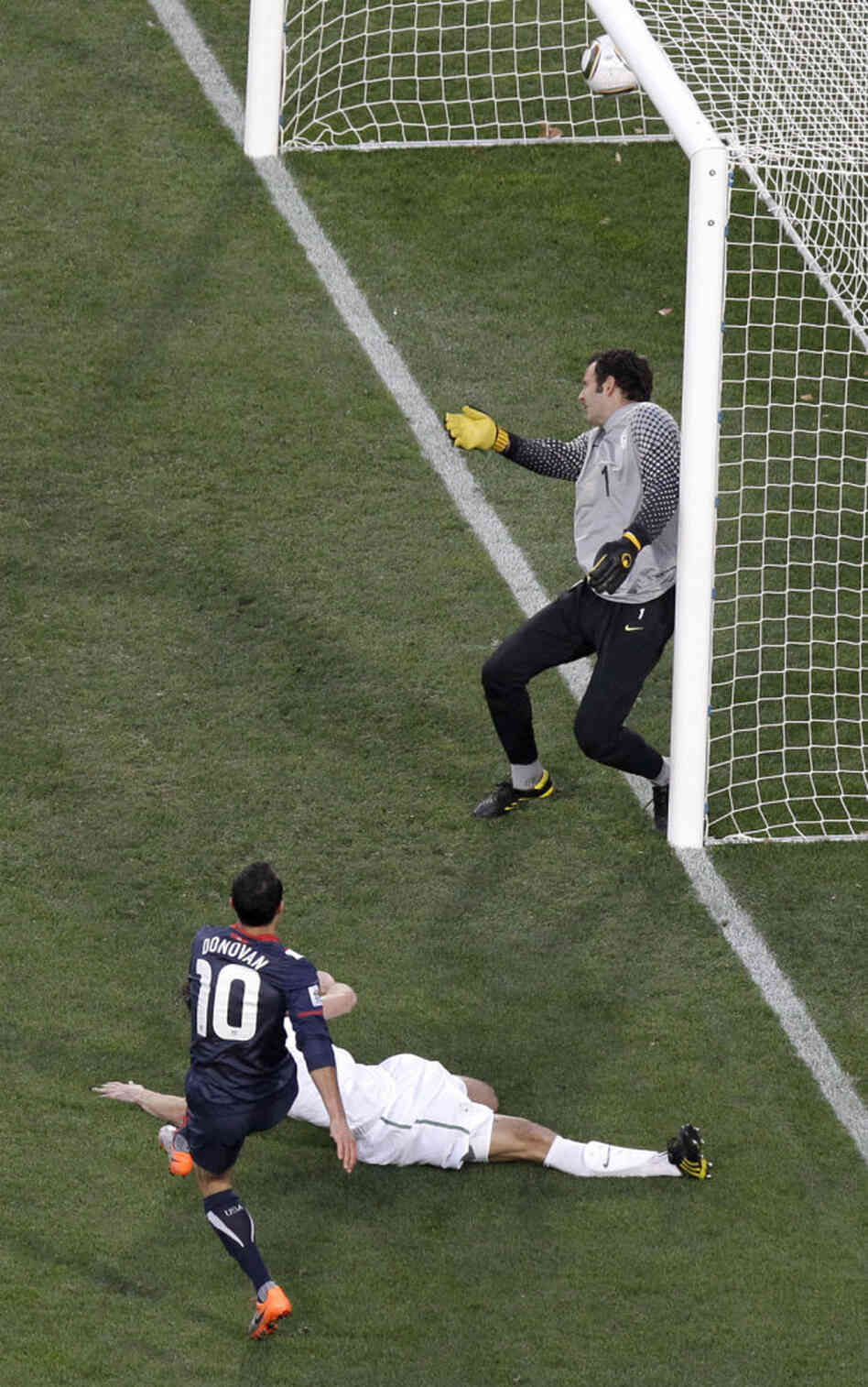Donovan scores on Slovenia