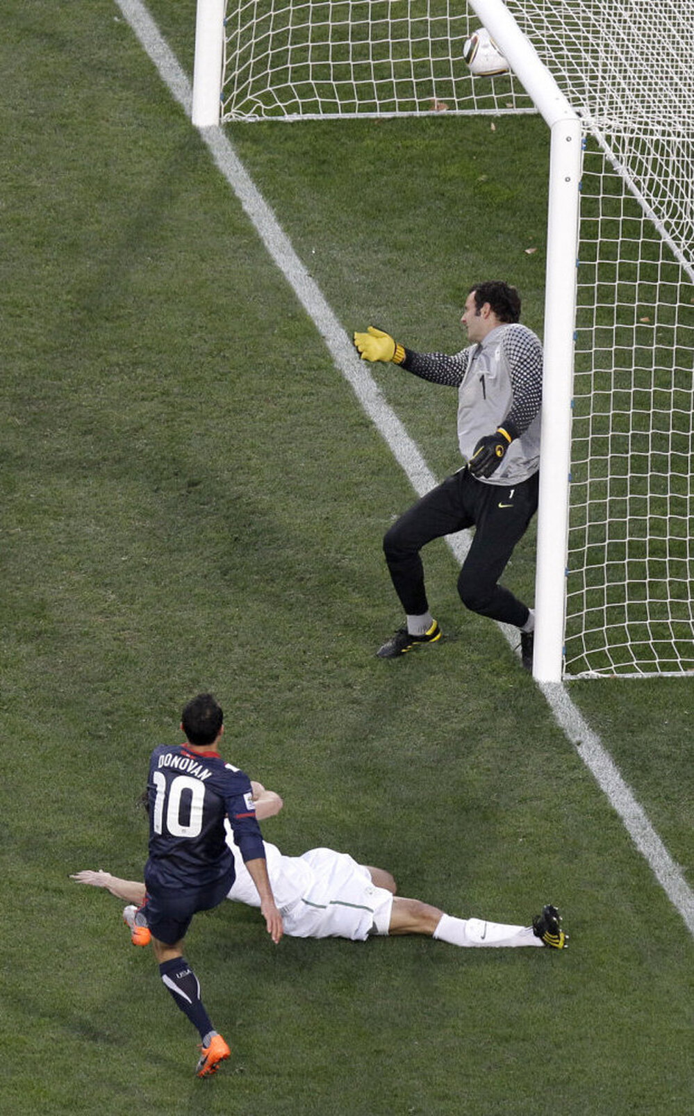 Donovan scores on Slovenia