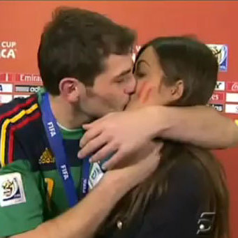 Iker Casillas kisses his girlfriend Sara Carbonero during a live broadcast.