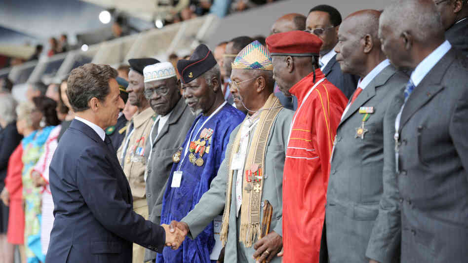 French President Nicolas Sarkozy (L) sha French President Nicolas Sarkozy (L) sha