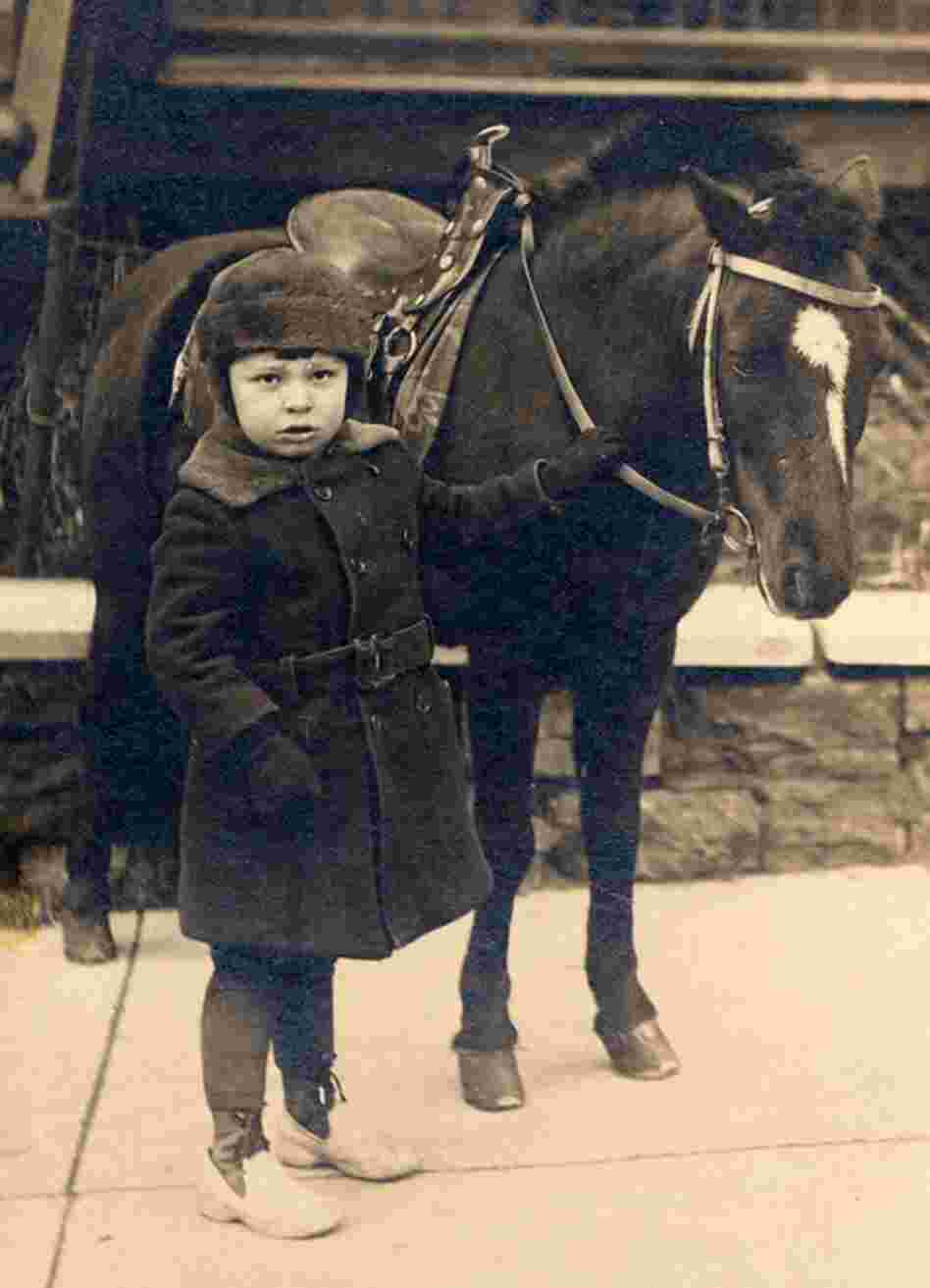 A child of Belarussian immigrants, Schorr was born in the Bronx in 1916. He got his first scoop at age 12, when he saw the body of a woman who had jumped or fallen from the roof of his apartment building. He called the police and the Bronx Home News. The paper paid him $5 for the information.