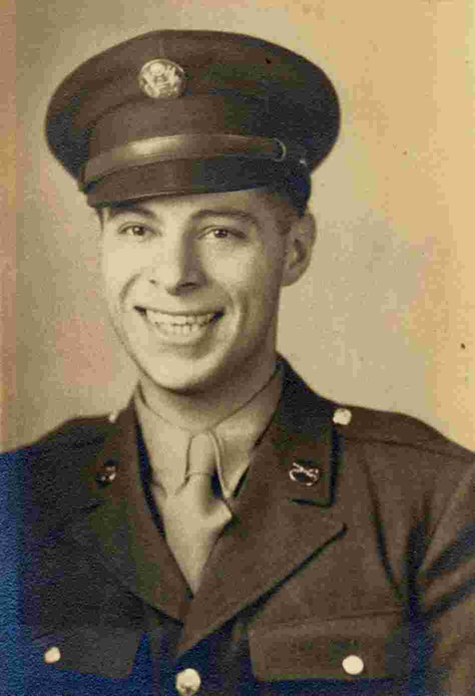 Schorr served in U.S. Army intelligence during World War II.