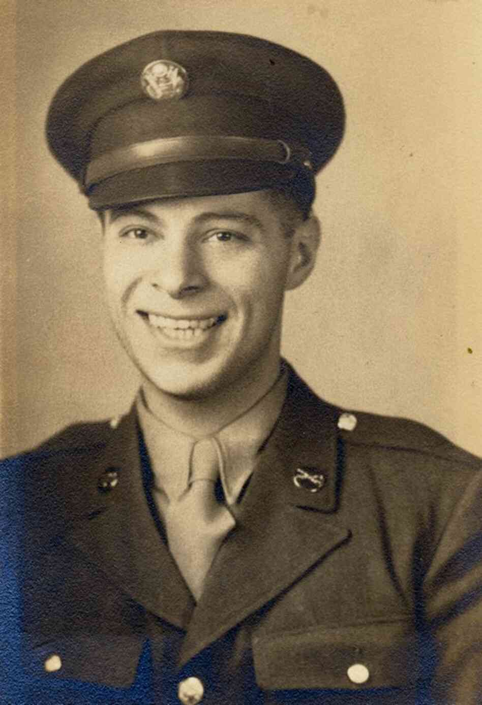 Schorr served in U.S. Army intelligence during World War II.