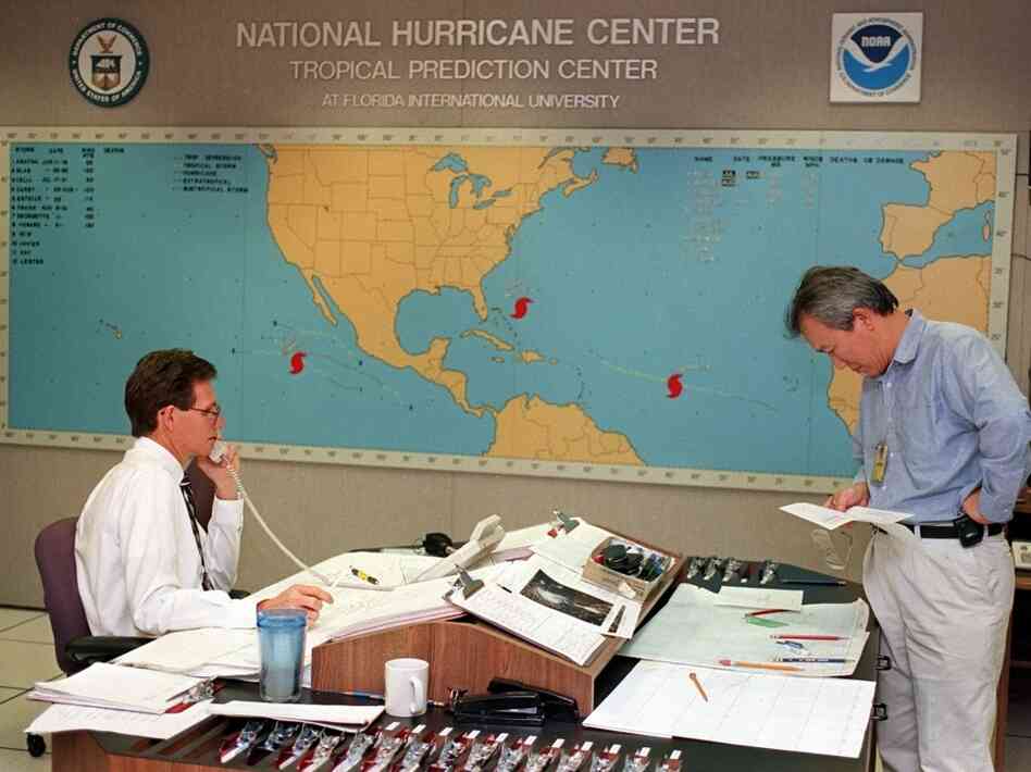Forecasters in 1998 keep an eye on Hurricane Bonnie Forecasters in 1998 keep an eye on Hurricane Bonnie