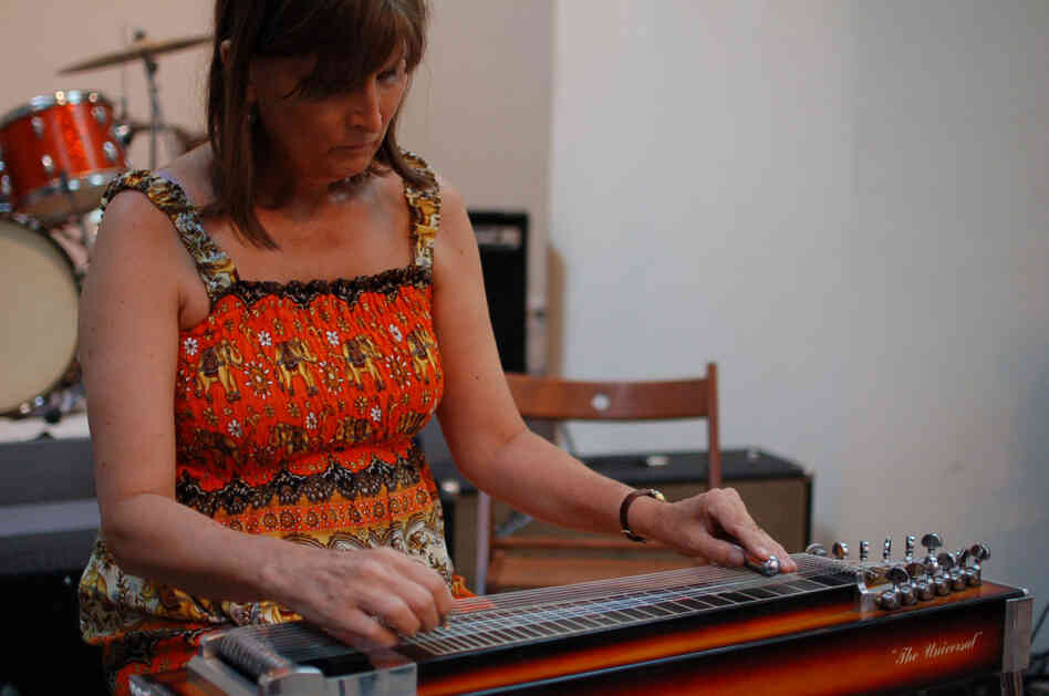 Susan Alcorn performs at the New Atlantis Festival. Susan Alcorn performs at the New Atlantis Festival.