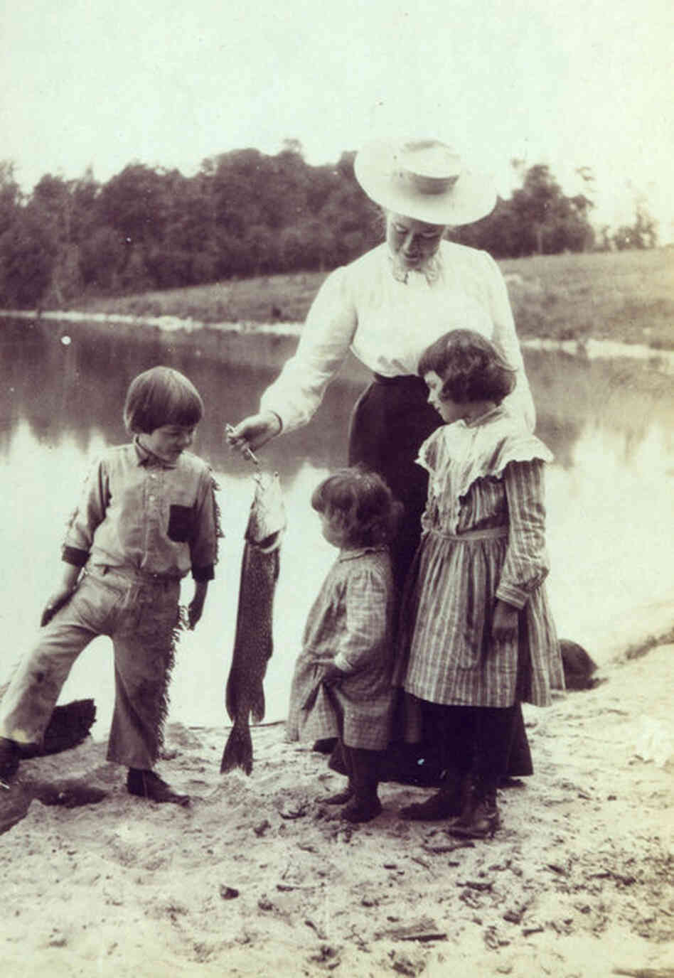A young Ernest (left) with Ursula, Grace and Marcelline on the Windemere beach.