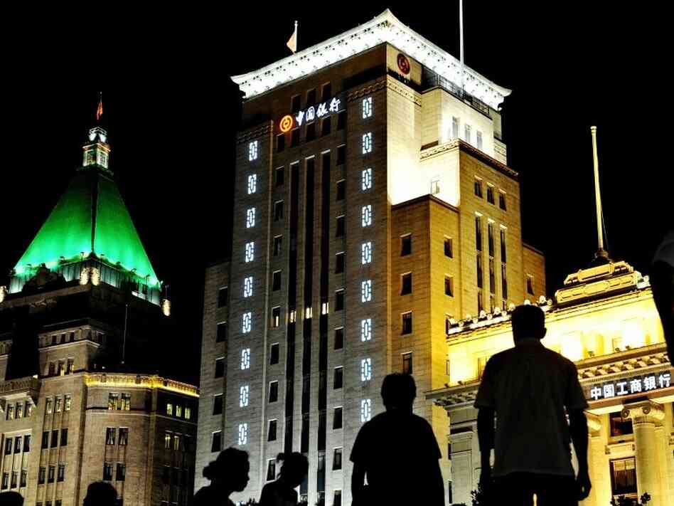 People are silhouetted on the Bund - the People are silhouetted on the Bund - the