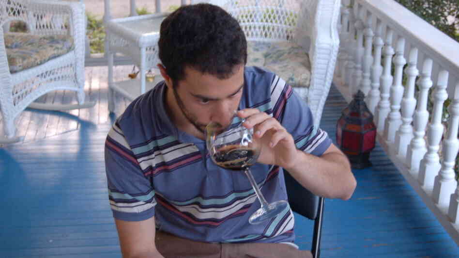 Orr Shtuhl sniffs the Bitches Brew Ale. Orr Shtuhl sniffs the Bitches Brew Ale.
