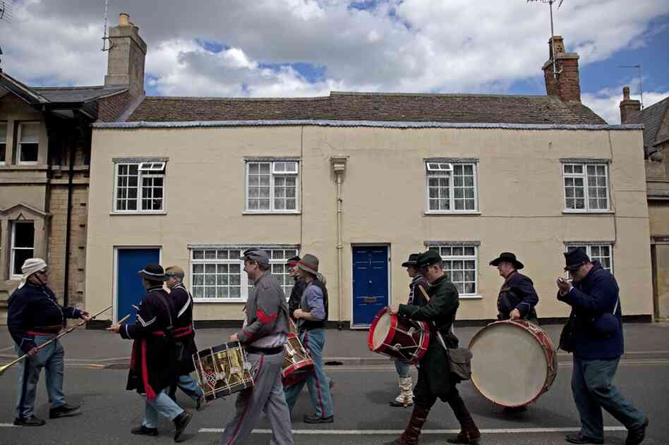 ACWS reenactors carry instruments during the Market Deeping Carnival parade on the Fourth of July. John Fairfield (left), who made some of the drums used at the re-enactment, leads the group.