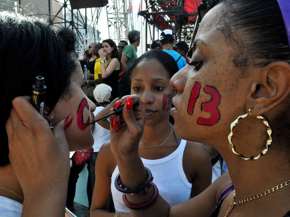 Cuban young women paint their faces Cuban young women paint their faces