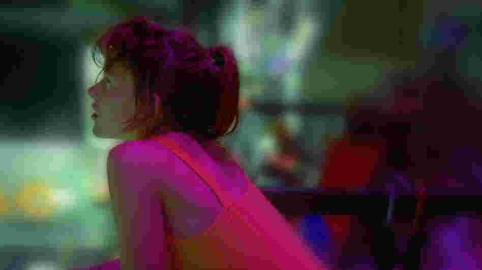 Paz de la Huerta as Linda Paz de la Huerta as Linda