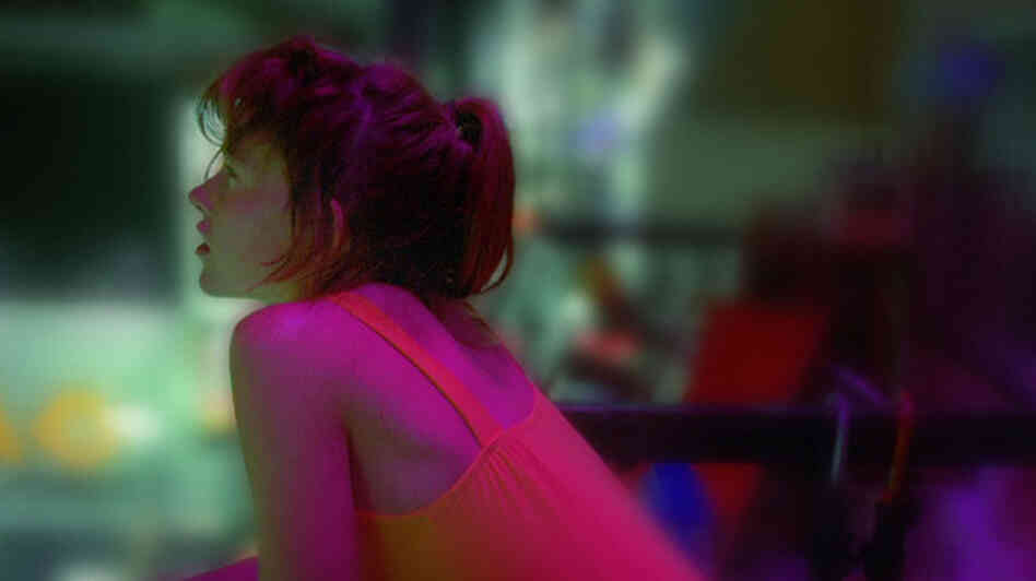 Paz de la Huerta as Linda Paz de la Huerta as Linda