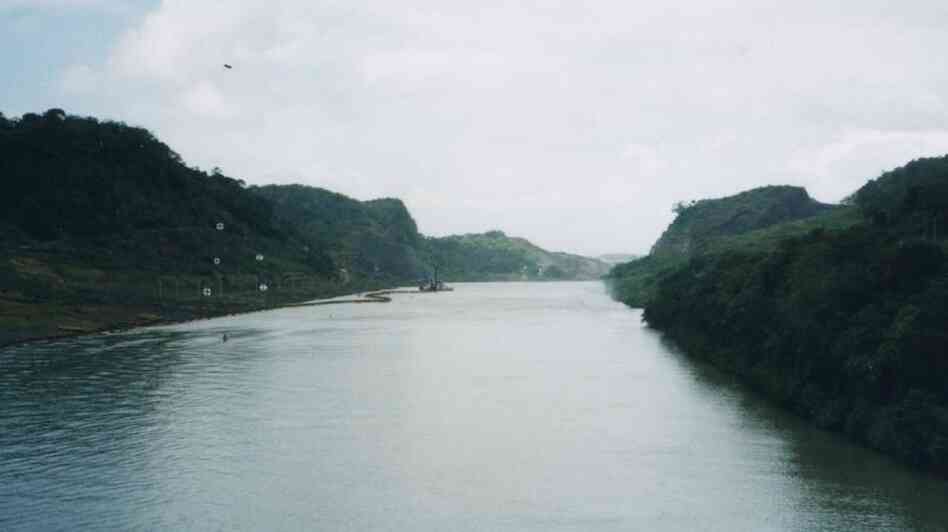 Approaching Gaillard Cut in the Panama Canal. Approaching Gaillard Cut in the Panama Canal.