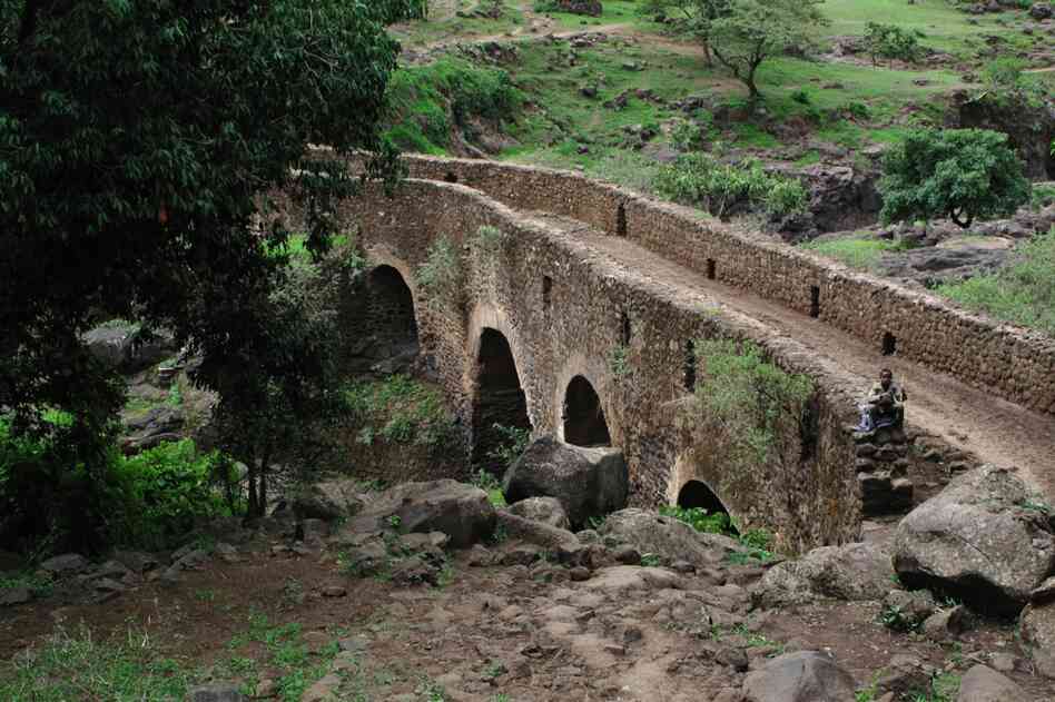 Portuguese missionaries were among the first Europeans to reach the headwaters of the Blue Nile in the 1600s. The missionaries built a series of bridges over the river, most of which are still in use.