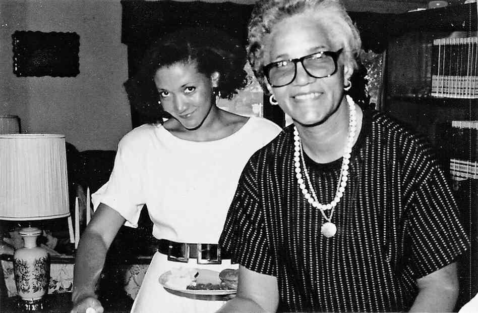 Norris with her mother in 1988, the year her father died.