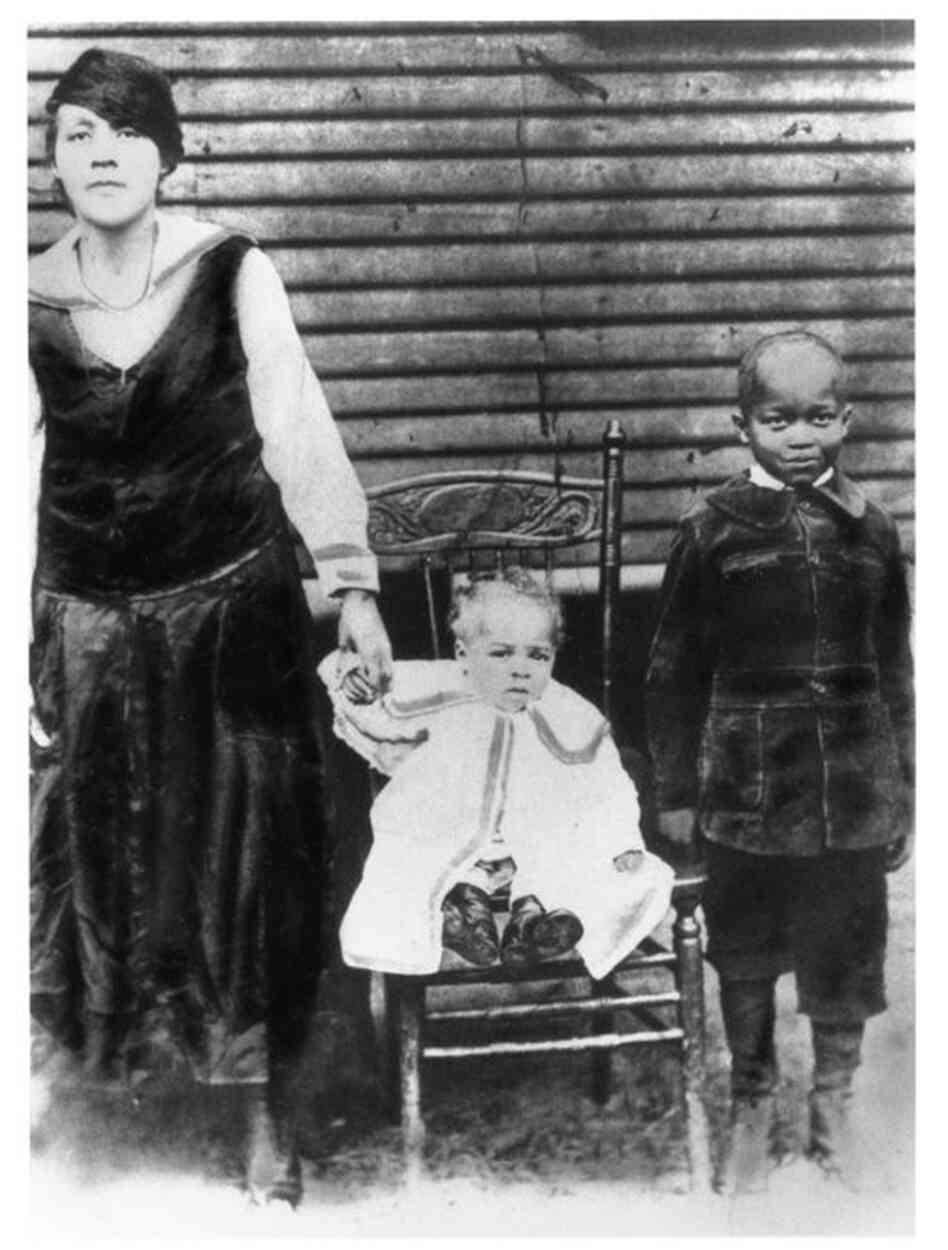 Norris' paternal grandmother, Frannie Norris, with her two eldest sons, Louis (seated) and Sylvester Wallace.