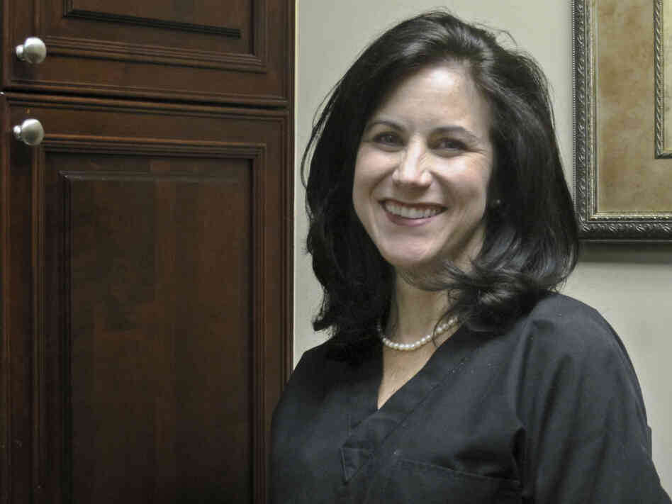 Dr. Lisa Roberts Dr. Lisa Roberts