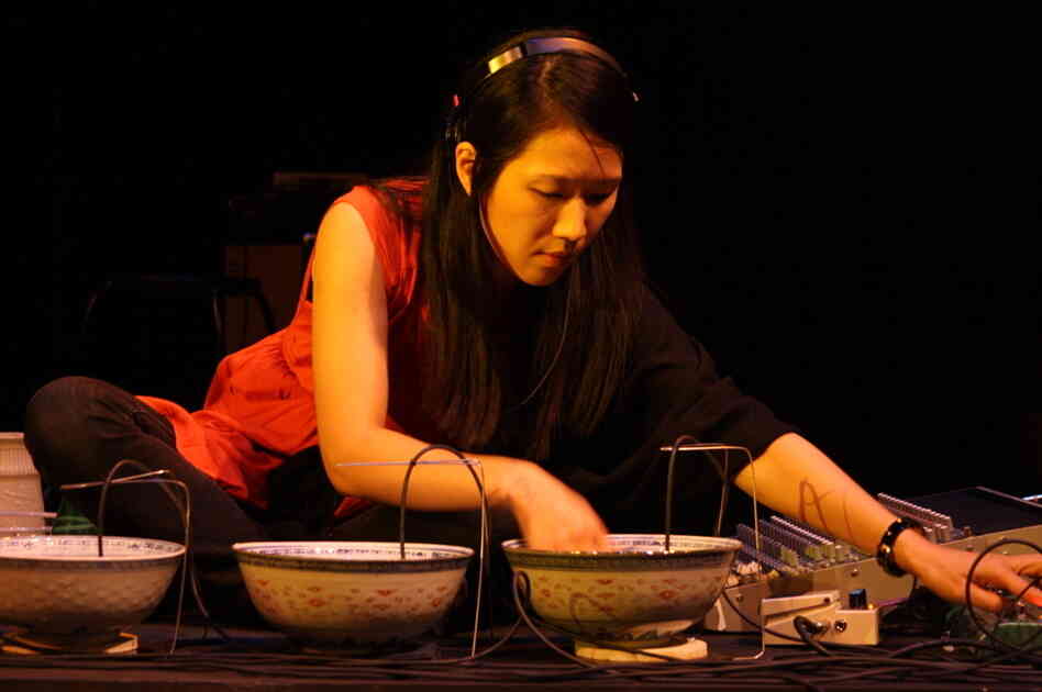 Tomoko Sauvage performs on porcelain bowls at the High Zero Festival.