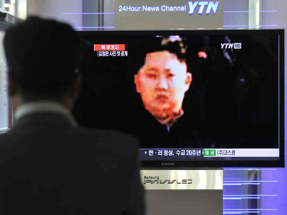 (FILES) South Korean man watches a TV sc (FILES) South Korean man watches a TV sc