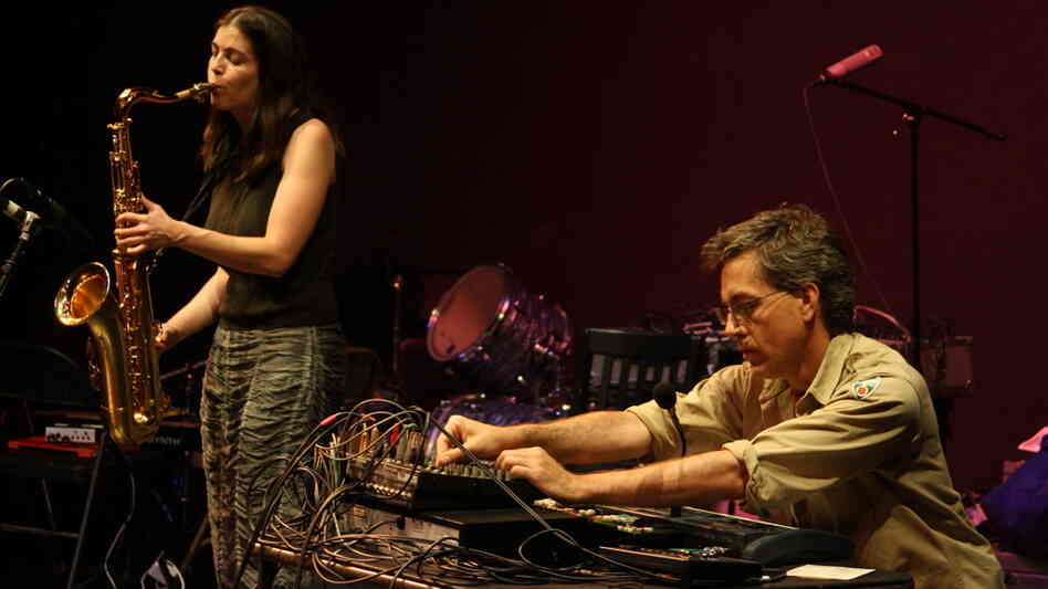 Tiffany Defoe and Wobbly perform at the 2010 High Zero Festival.