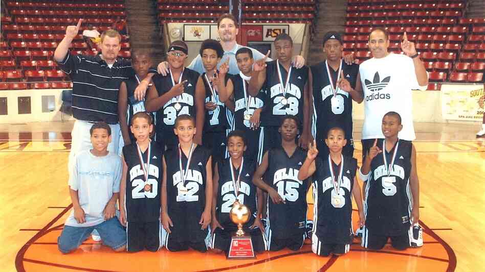 The youth basketball team Inland Stars, with 11-year-old star Demetrius Walker (number 23). The youth basketball team Inland Stars, with 11-year-old star Demetrius Walker (number 23).
