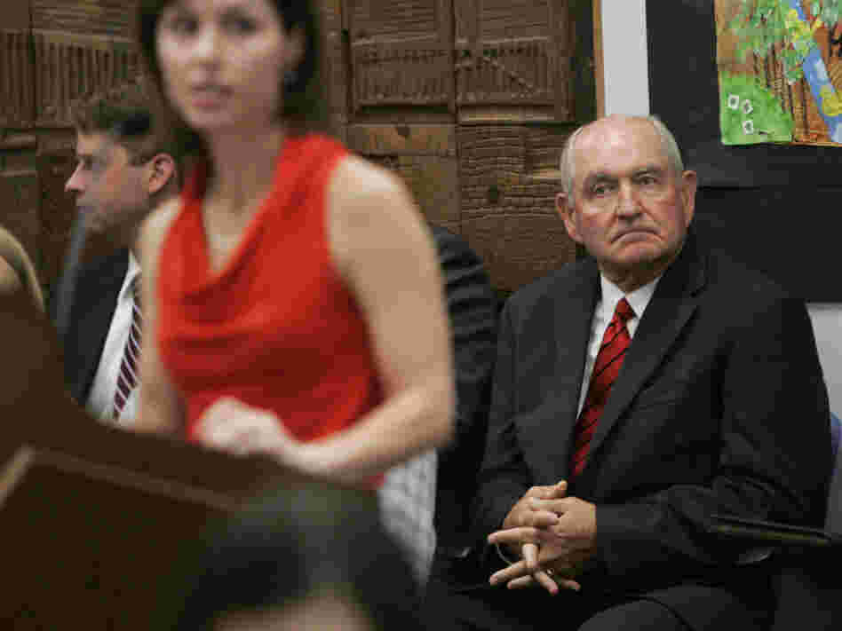 Georgia Gov. Sonny Perdue (right)