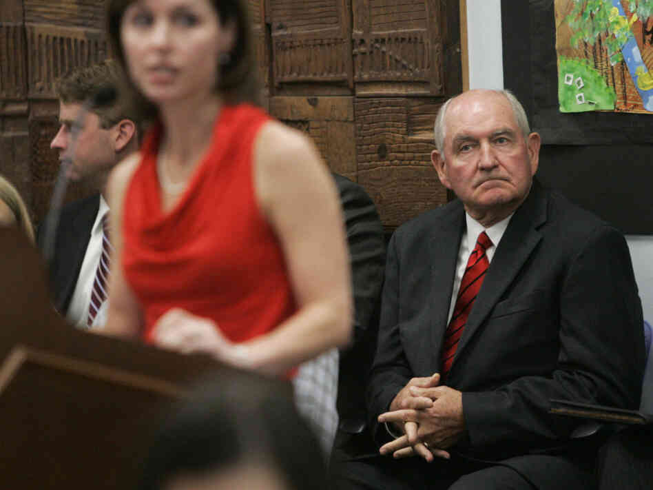 Georgia Gov. Sonny Perdue (right)