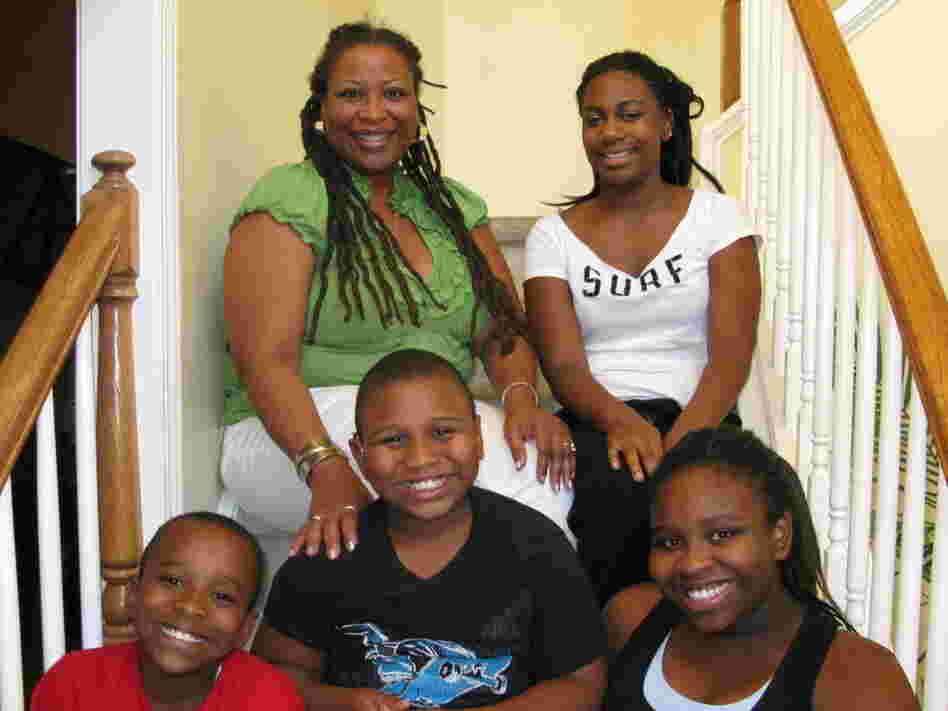 Shawnna Hayes-Tavares and her children Shawnna Hayes-Tavares and her children