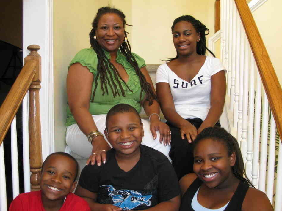 Shawnna Hayes-Tavares and her children Shawnna Hayes-Tavares and her children