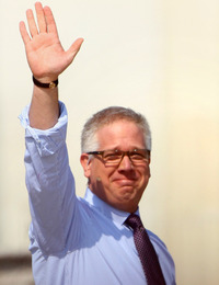 Fox News personality Glenn Beck drew tens of thousands to his
