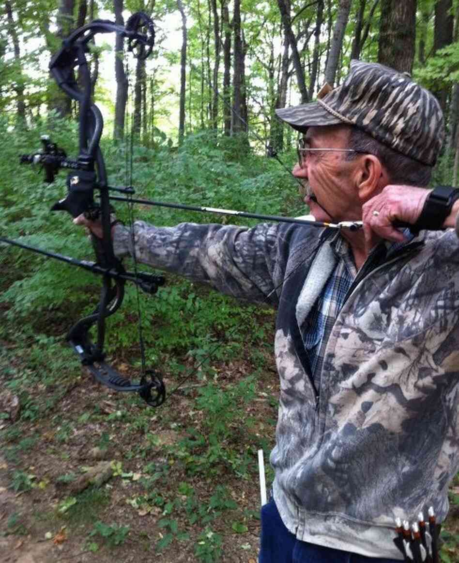 Retiree Roy Duncan of Nashville takes aim at a target. Retiree Roy Duncan of Nashville takes aim at a target.