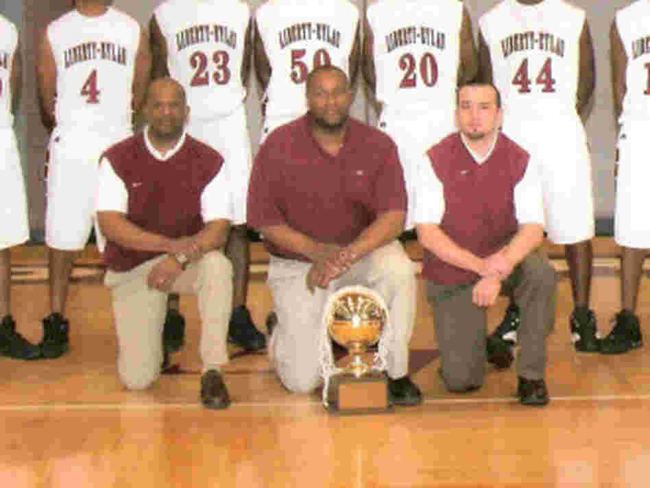 Vergil Richardson (center) Vergil Richardson (center)