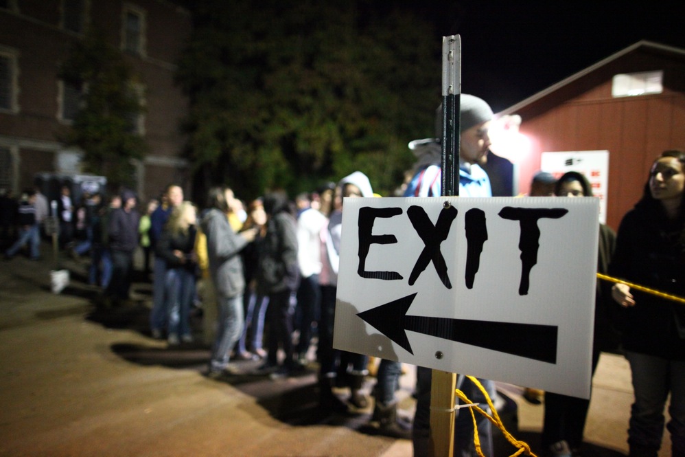 The tour features "chicken doors" that allow visitors to leave at various points if they get too scared. The actors are also trained to recognize signs of distress, and help visitors out if they are panicking.