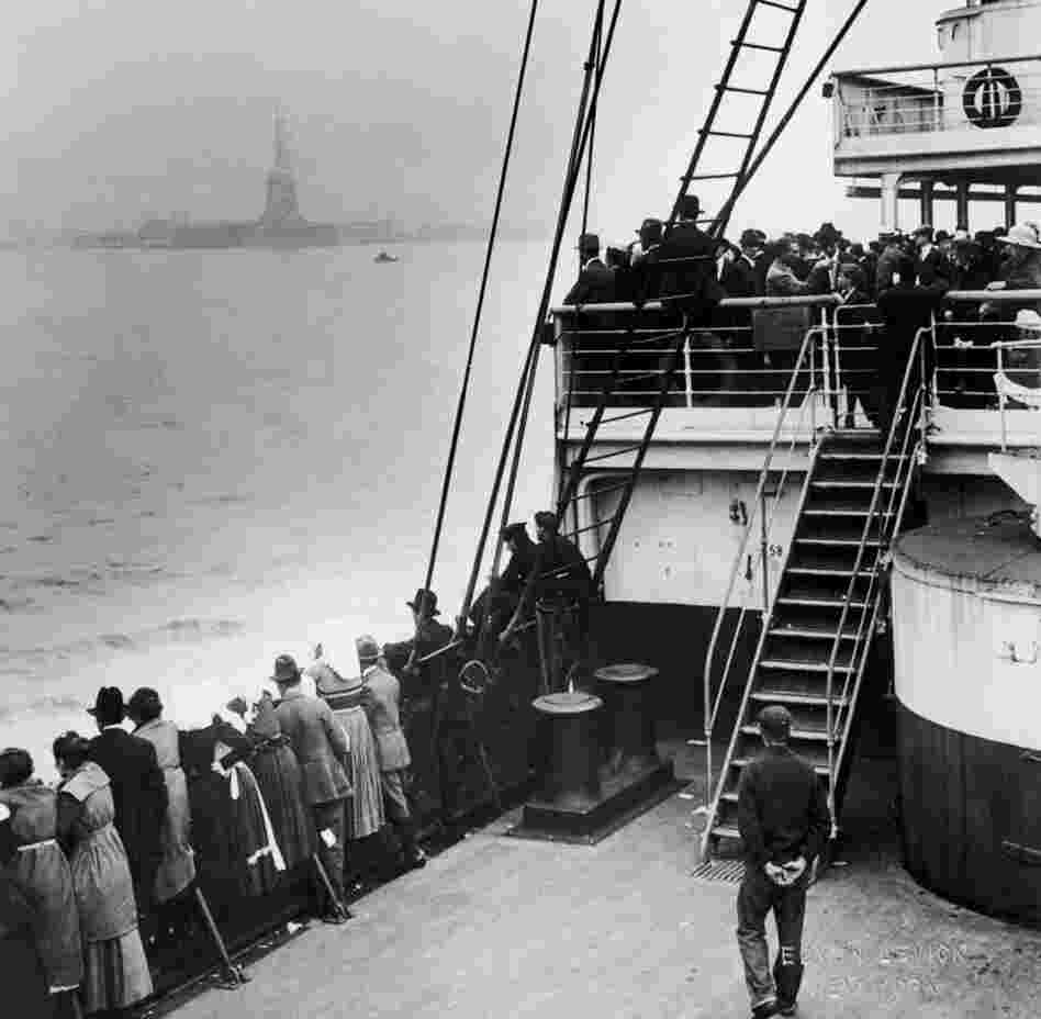 Immigrants approaching the Statue of Liberty, 1910