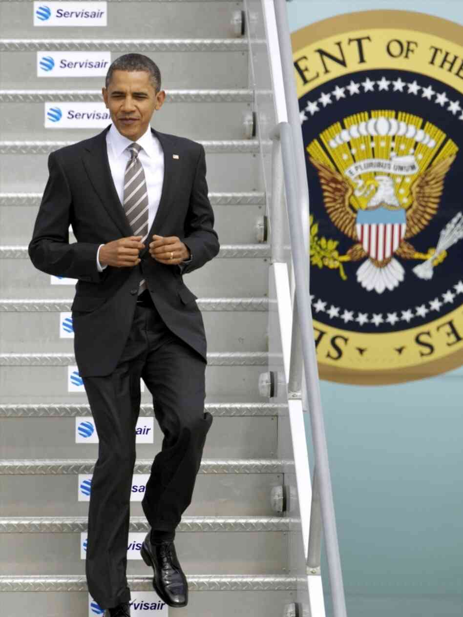 Obama arrives in Los Angeles, Oct. 22, 2010 Obama arrives in Los Angeles, Oct. 22, 2010