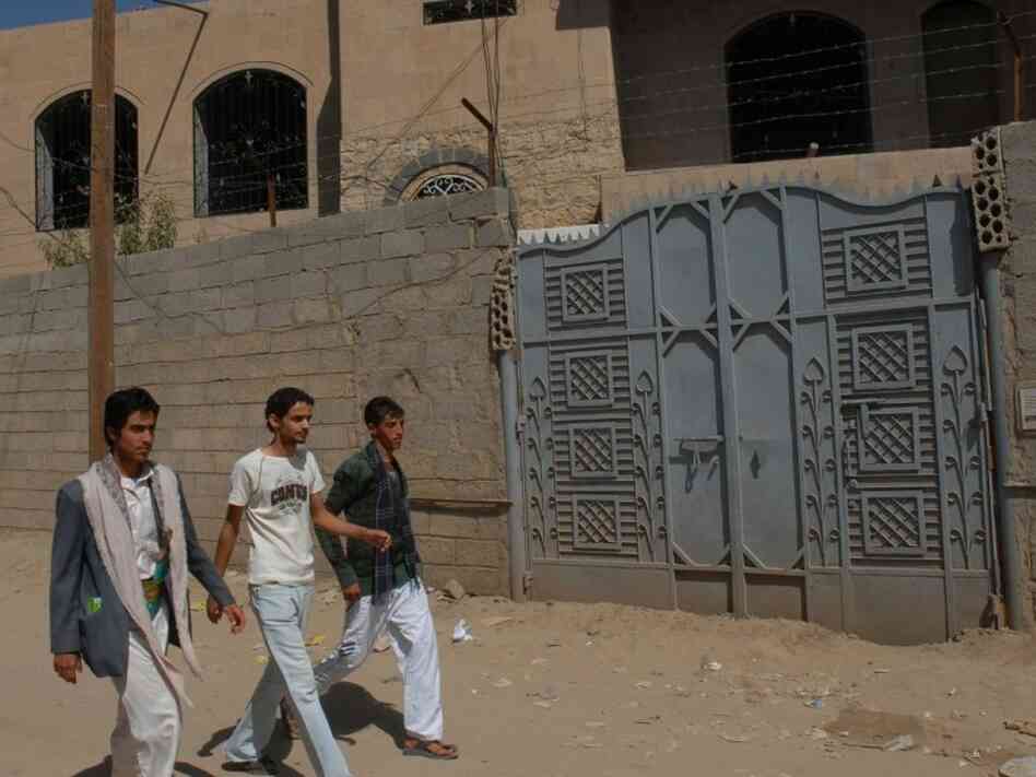 Yemeni youths in the capital, Sanaa Yemeni youths in the capital, Sanaa