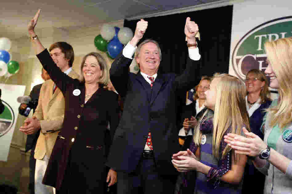 Voters in Rhode Island elected Lincoln Chafee, the first governor to run successfully as an independent since 1998. 