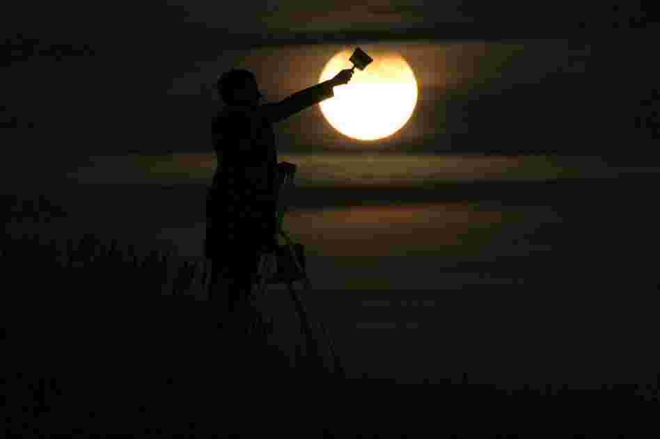 Paint the moon
