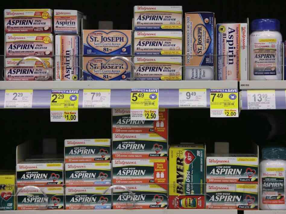 Packages of aspirin on sale at a Chicago drugstore. Packages of aspirin on sale at a Chicago drugstore.