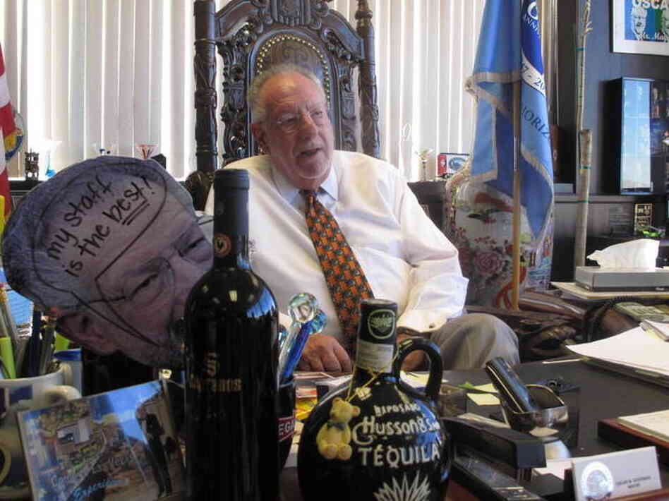 Las Vegas Mayor Oscar Goodman's office reflects his buoyant personality. Las Vegas Mayor Oscar Goodman's office reflects his buoyant personality.