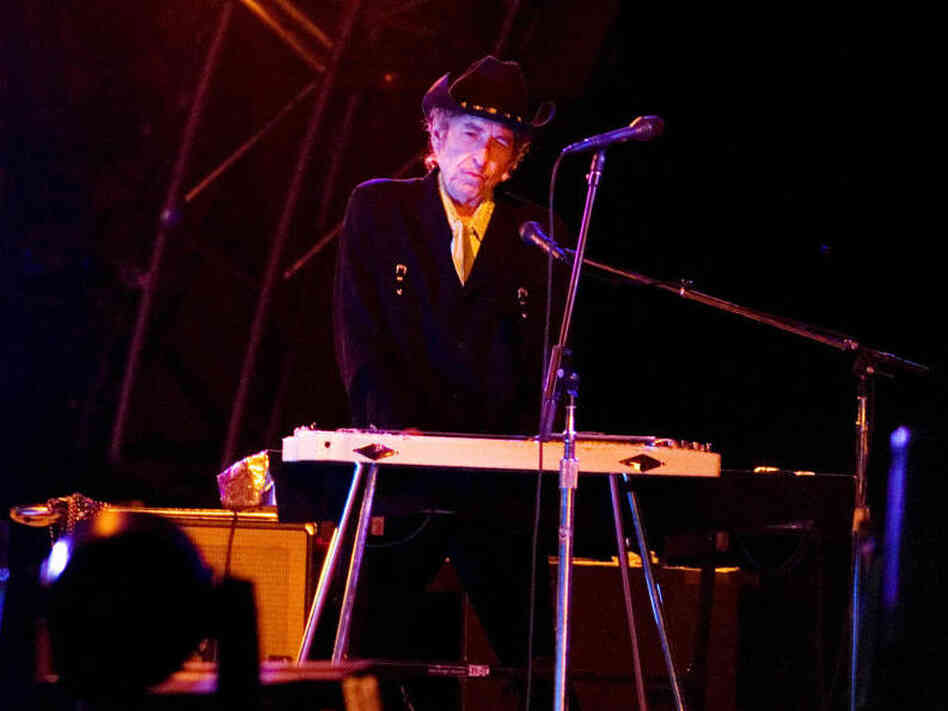 US singer-songwriter Bob Dylan plays the US singer-songwriter Bob Dylan plays the