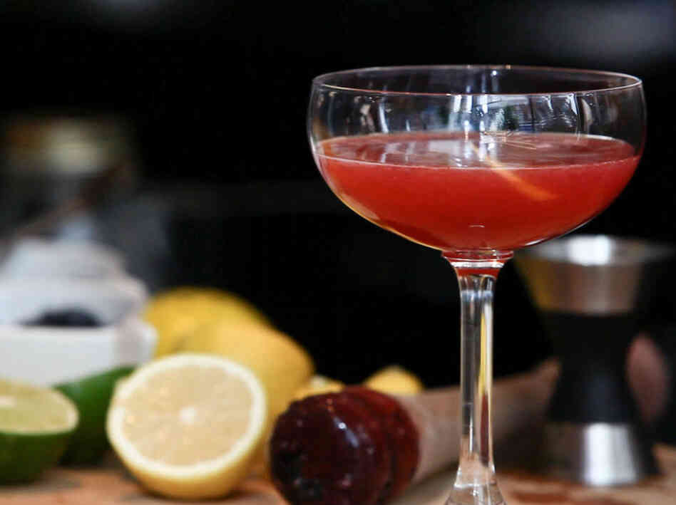 Low-Calorie Berry Cocktail Low-Calorie Berry Cocktail