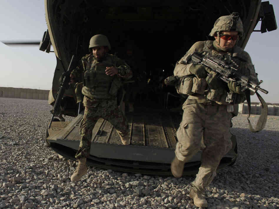 U.S. infantrymen from the 101st Airborne Division and Afghan army commandos U.S. infantrymen from the 101st Airborne Division and Afghan army commandos