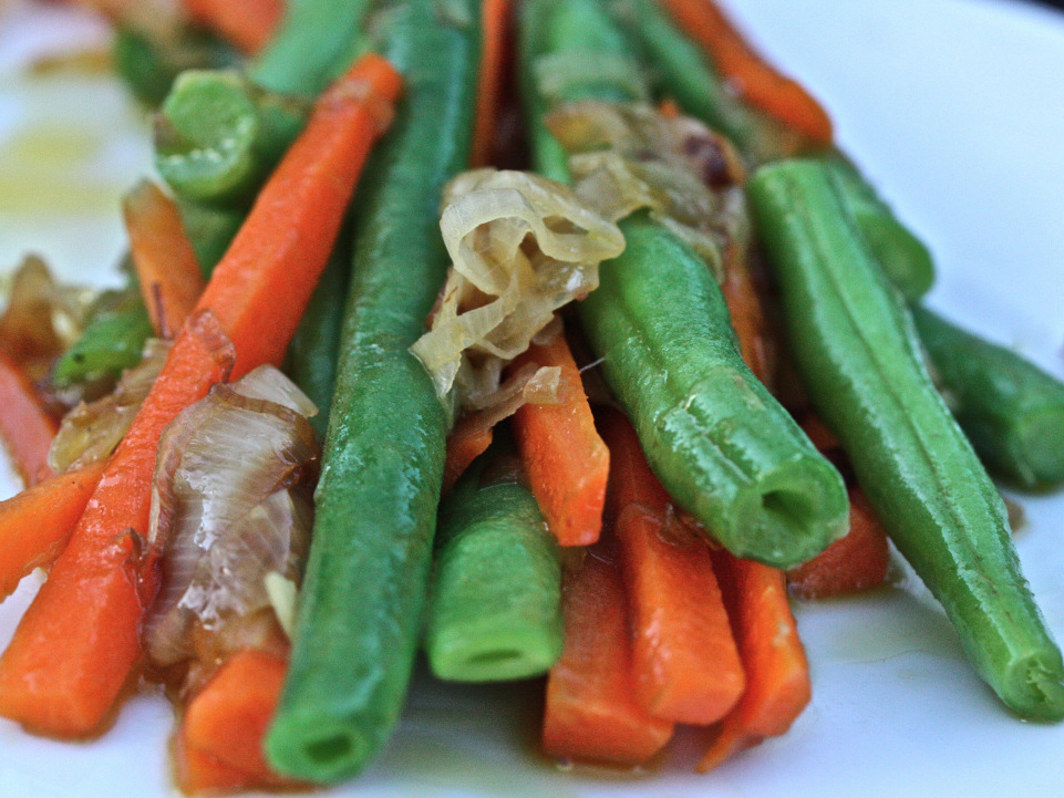 Recipe: Caramelized Shallots, Carrots And Green Beans